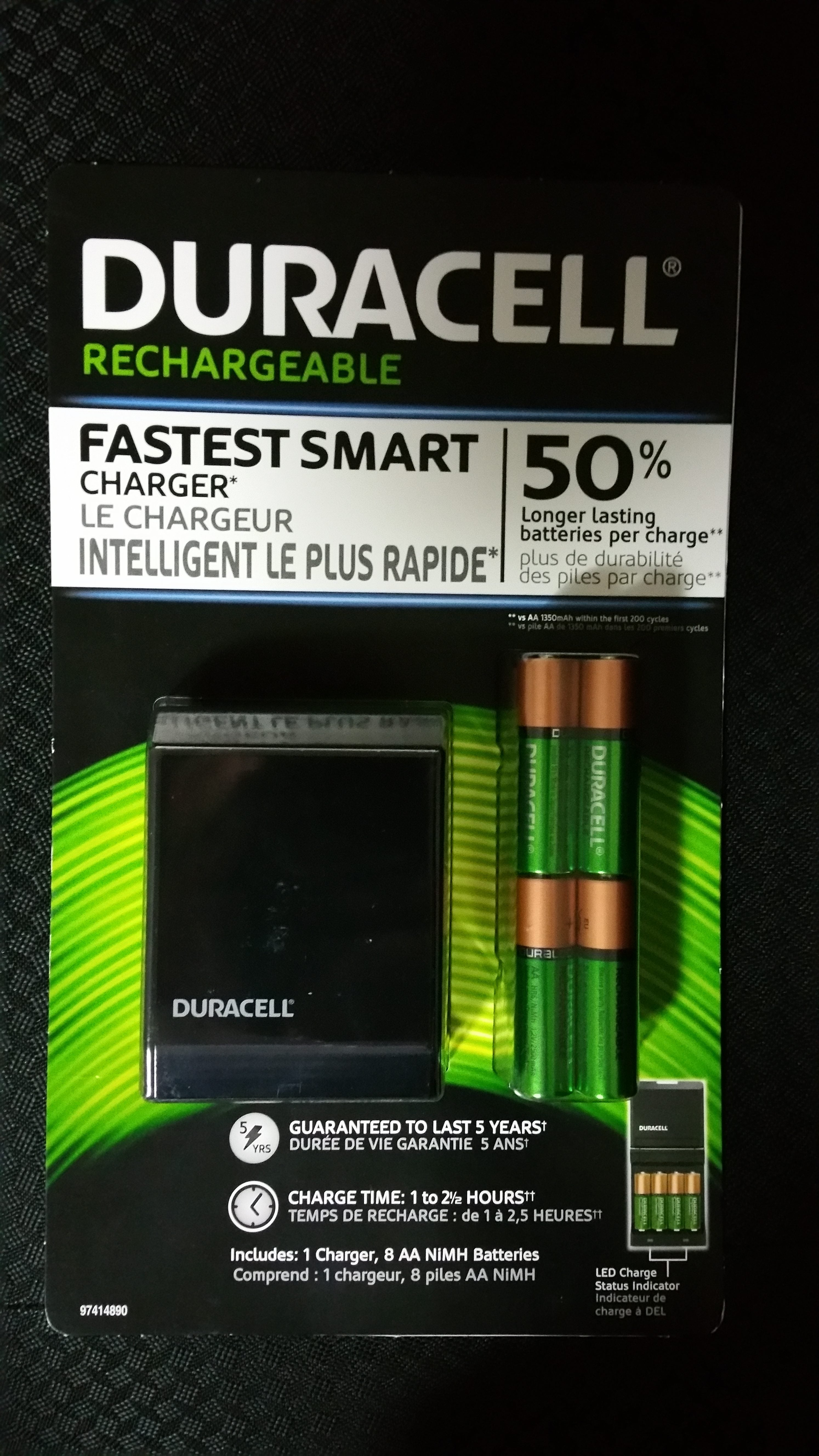 4 Bay AA / AAA LED Smart Battery Charger + 8 AA Duracell 2500 mAh NiMH  (DX1500) Batteries