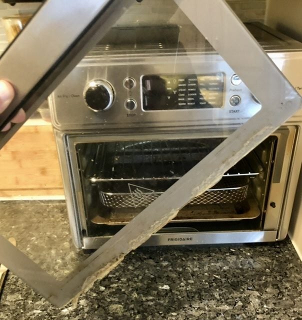 Frigidaire EAFO111-SS Air Fryer Oven, Digital, 26 Quart 10-in-1