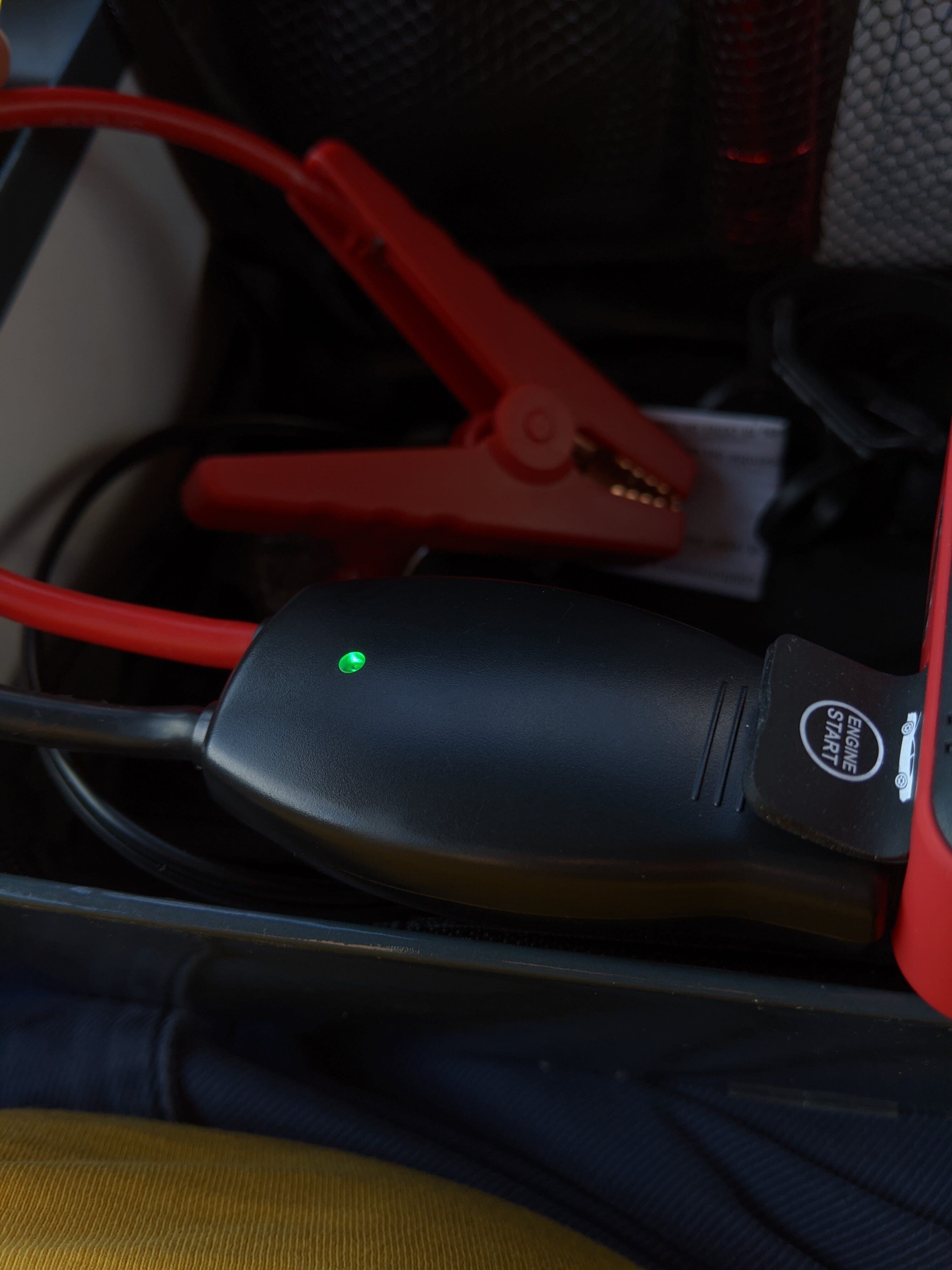 [Canadian Tire] Car jumpstart booster battery + Safety kit for 70