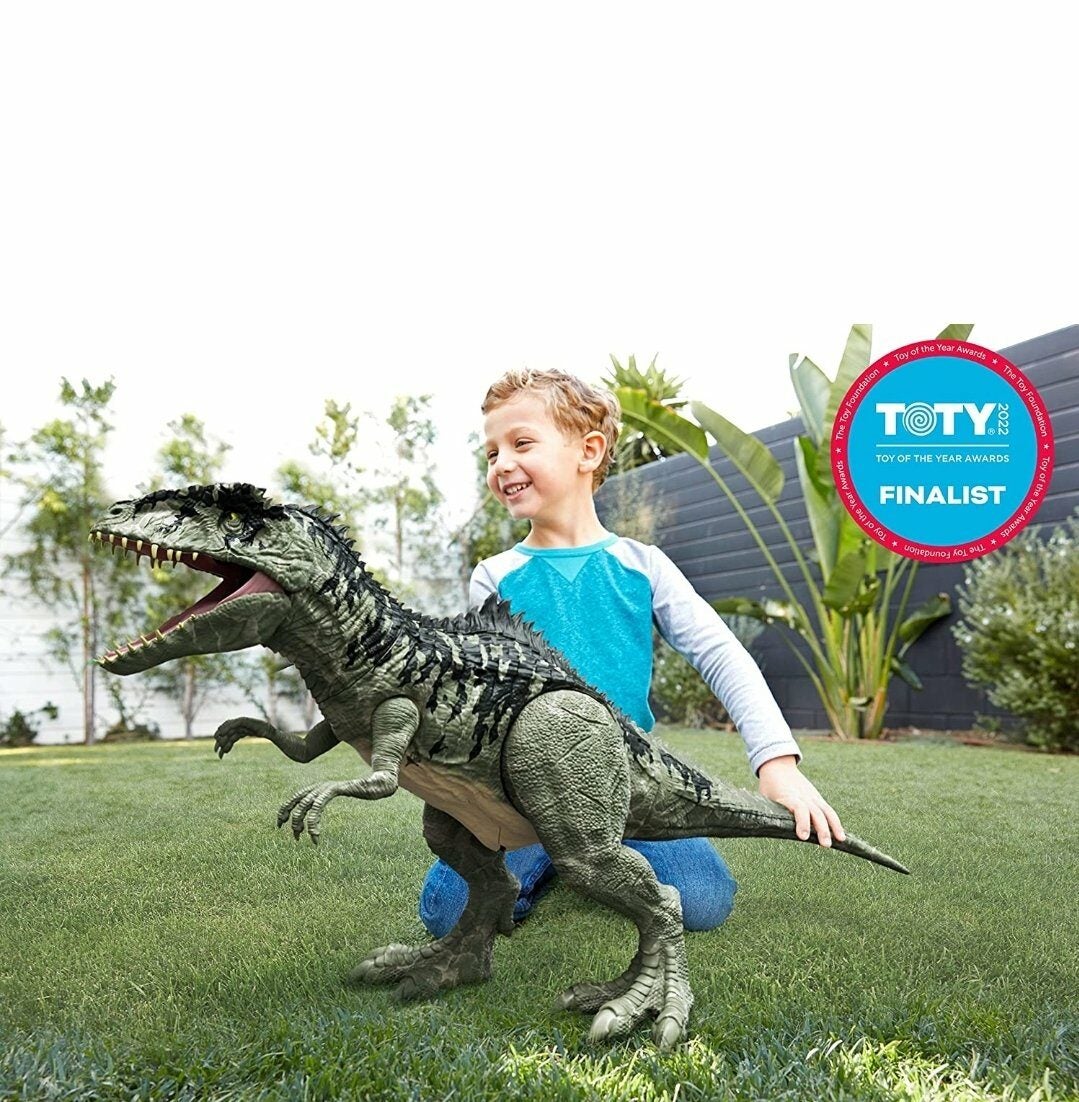  Jurassic World Colossal Carnotaurus Toro Dinosaur Action Figure  Camp Cretaceous with Stomach-Release Feature, 36-in/91-cm Long, Realistic  Sculpting, Kid Gift Age 4 Years & Up : Video Games
