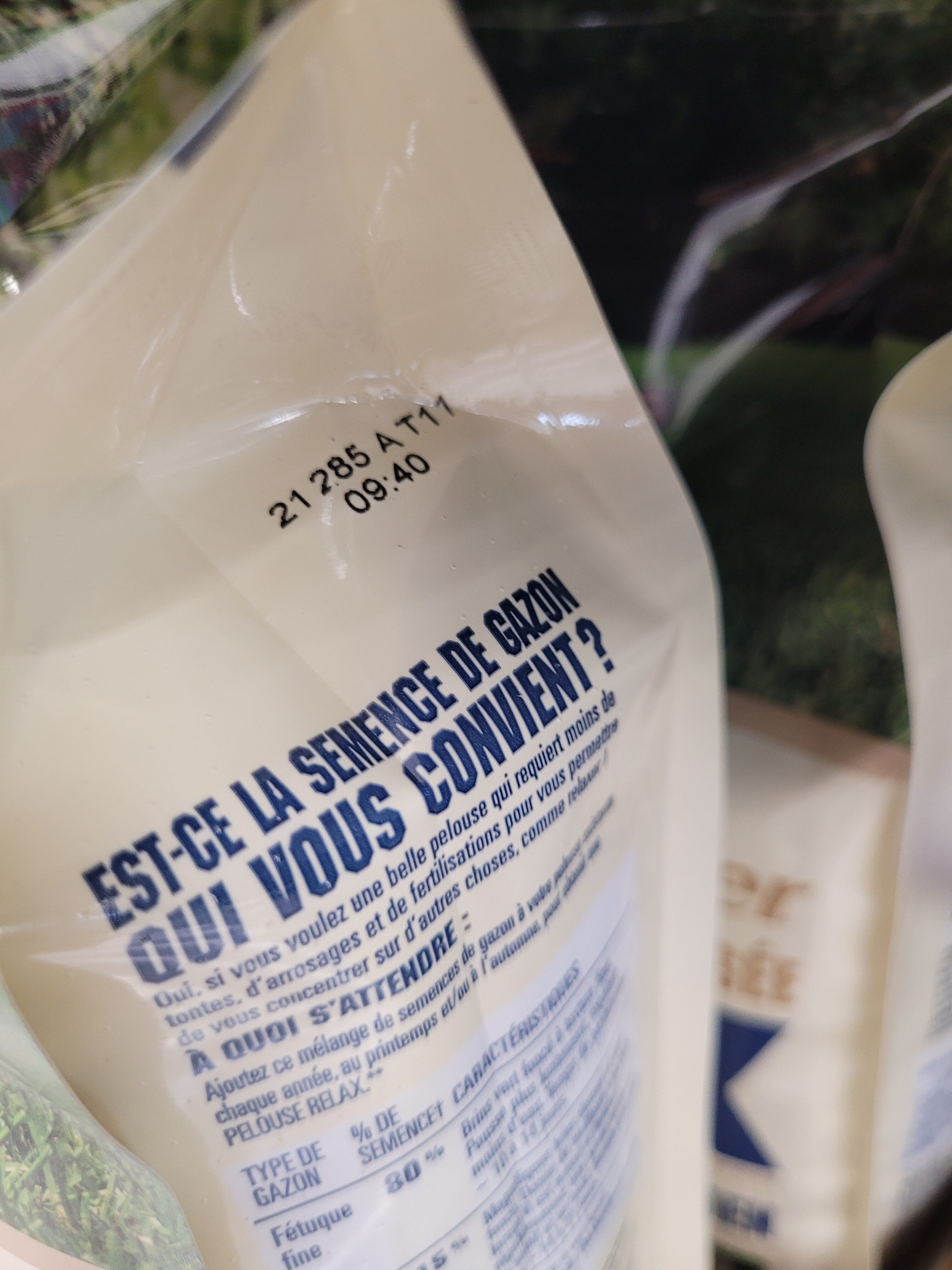 [Dollarama] SCOTTS 1.4kg Turf Builder Grass Seed Awesome & Relaxed 5